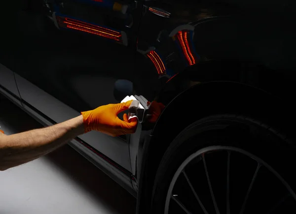 Car Polish Wax Worker Hands Polishing Car Buffing Polishing Vehicle — Stock Photo, Image