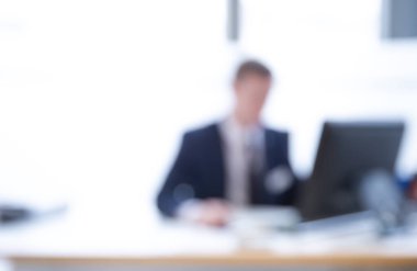 Ofis, bulanık arka plan, bulanık ofis geçmişi, bilgisayardaki ofis çalışanı, çalışma günü.