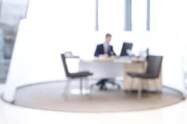 Ofis, bulanık arka plan, bulanık ofis geçmişi, bilgisayardaki ofis çalışanı, çalışma günü.