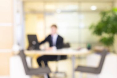 Ofis, bulanık arka plan, bulanık ofis geçmişi, bilgisayardaki ofis çalışanı, çalışma günü.