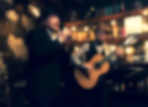 Immagine Sfocata Del Chitarrista Del Cantante Sul Palco Del Bar — Foto Stock