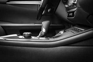 modern lüks araba iç mimarisi 