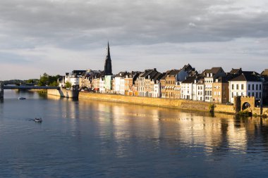 Maastricht Hollanda ve Maas Nehri