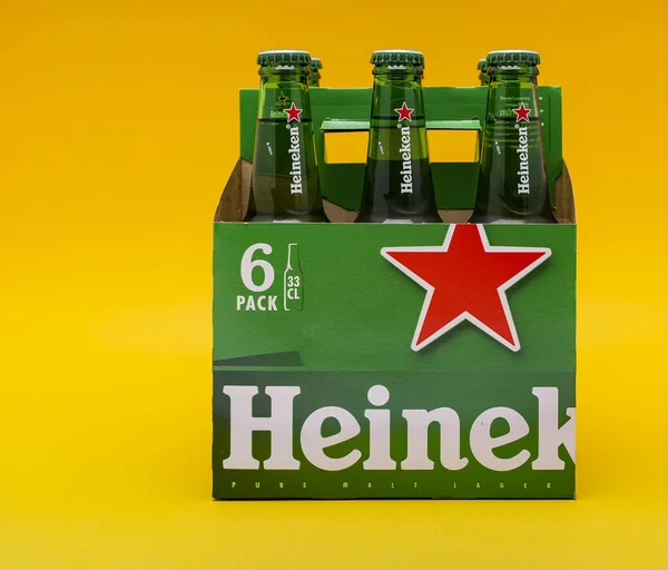 Sankt Petersburg Ryssland Fenruary 2020 Sexpack Heineken Lätt Lager Gul — Stockfoto