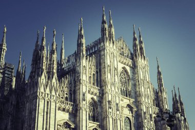 Duomo di Milano Katedrali Duomo Meydanı 'nda. (Piazza del Duomo veya Duomo Meydanı). Milano, İtalya.