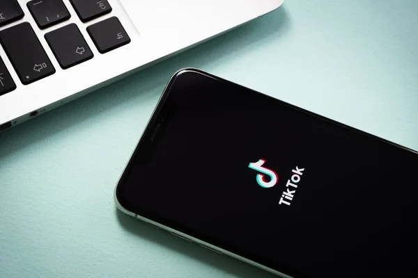 Санкт Петербург Россия Апреля 2020 Года Иконка Приложения Tik Tok — стоковое фото