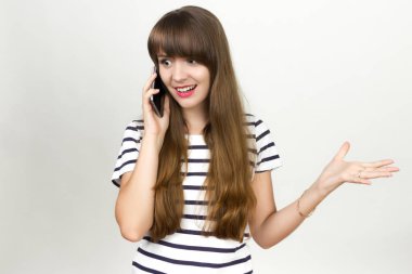 Cep telefonu ve sinir kullanan kadın