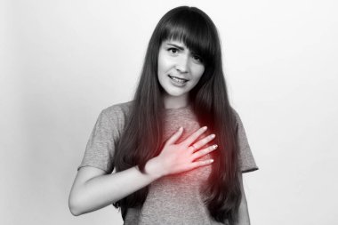 Güzel kadın, kalp krizi ya da kırık kalp