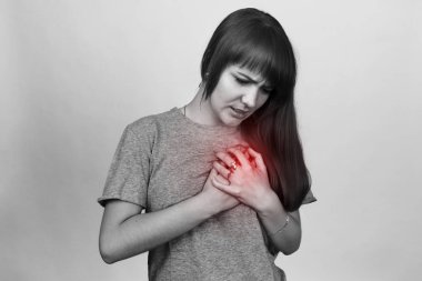 Güzel kadın, kalp krizi ya da kırık kalp