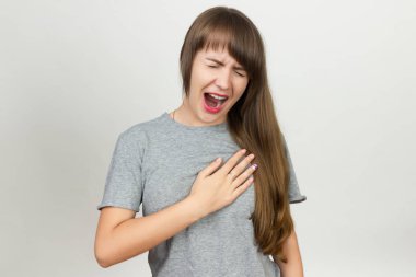 Güzel kadın, kalp krizi ya da kırık kalp