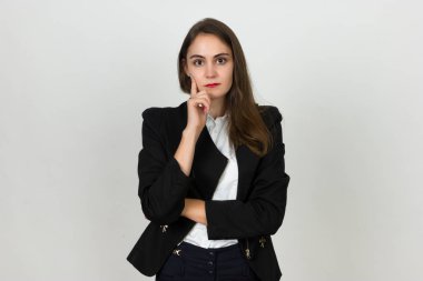 genç iş kadını düşünüyor