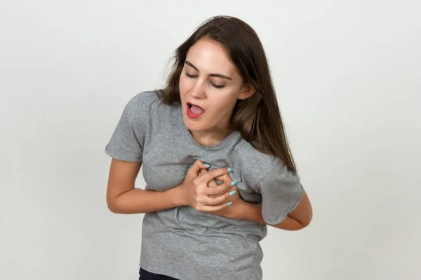 Schöne Hündin mit Herzinfarkt oder gebrochenem Herzen — Stockfoto