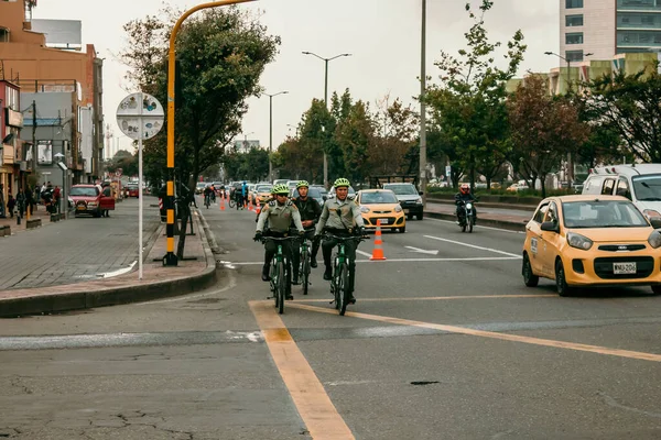 보고타 클라우디아 로페즈 시장은 자전거 도로를 이용하여 일부터 일까지 감염을 — 스톡 사진