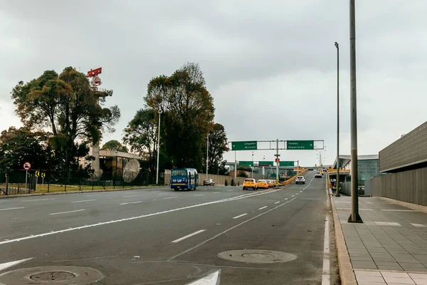 Fasad Transportmedel Och Tillfartsvägar Till Den Internationella Flygplatsen Dorado Bogota — Stockfoto