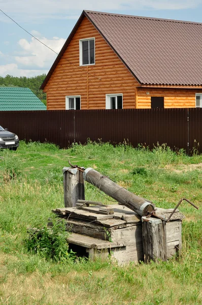 Staré dřevěné studny. — Stock fotografie