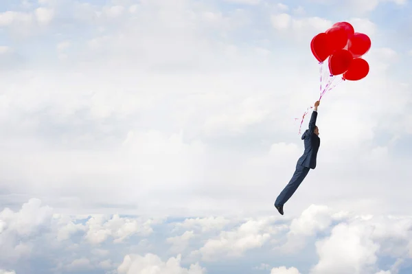 Koncept příležitostí s létáním klíč a balónky — Stock fotografie