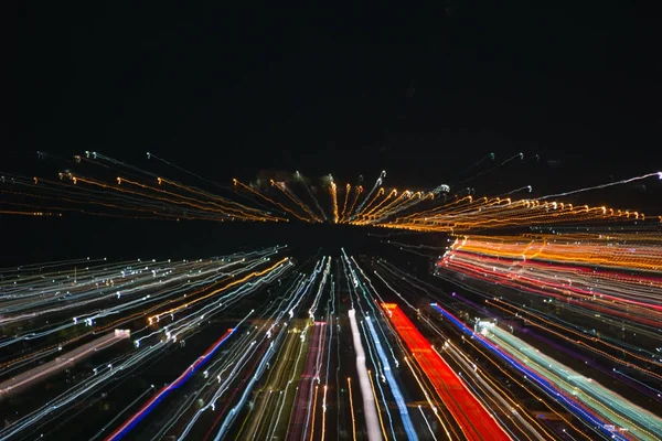 hafif çizgilerle uzun pozlama, hız hareket arka plan karanlık gece, patlama etkisi zoom, zoom patlaması ışık şehir