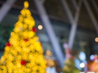 ışık defocused görüntü yapay çam Noel ağacı, Led dekoratif bokeh arka plan bulanıklık ve dokulu, Noel arifesi için yeni yıl partisi tatil ve kutlama arka plan