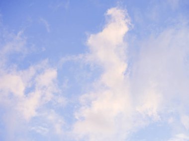 bulutlu güzel mavi gökyüzü arka plan