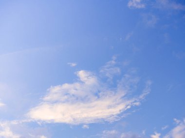 bulutlu güzel mavi gökyüzü arka plan