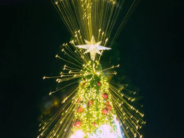 Zoom Irrumpió Luz Del Árbol Navidad Pino Artificial Con Estrella —  Fotos de Stock