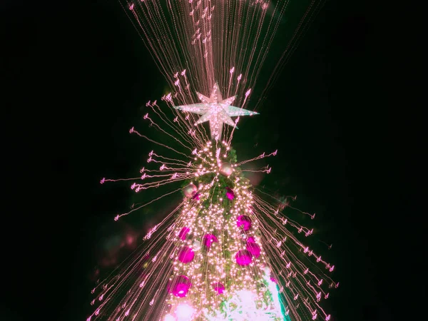 Zoom Éclat Lumière Pin Artificiel Arbre Noël Avec Étoile Sur — Photo