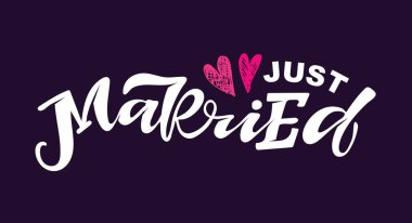 Sadece evlendik. Sevimli el çizimi karalamalar etiket şablonu sanatı.