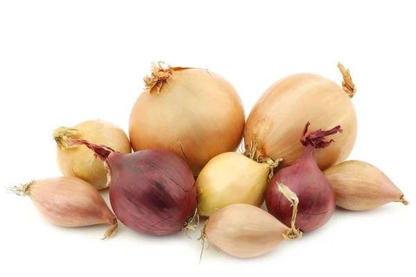 Mixed brown and red onions — Stock Photo, Image