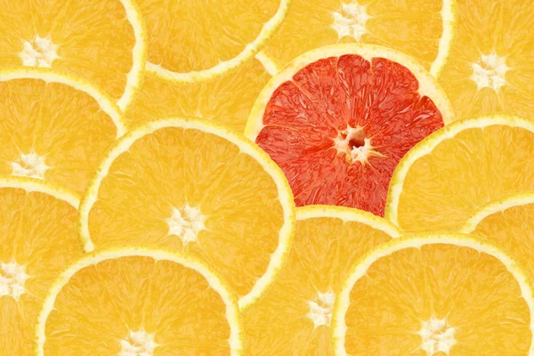 Жовті та червоні апельсини — стокове фото