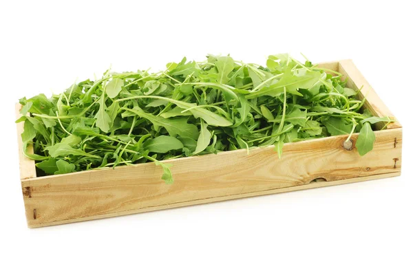 Fresh rucola leaves (Eruca sativa) in a wooden box — Stock Photo, Image