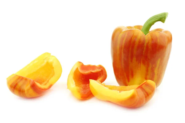 Kuning Segar Dan Oranye Enjoya Paprika Capsicum Dan Beberapa Potongan — Stok Foto