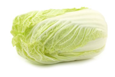 Beyaz arka planda taze Çin lahanası