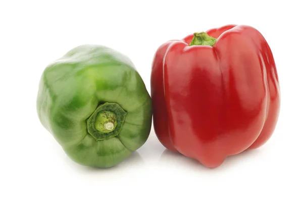 Rode Groene Peper Capsicum Een Witte Achtergrond — Stockfoto
