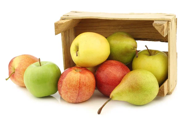 Fresh Pears Apples Wooden Crate White Background — Stock Photo, Image