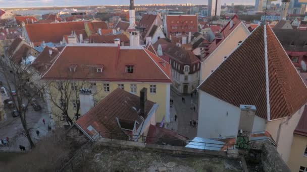 Tallinn, Estonya-Aralık 25,2017: Aşağıdan yukarıya Old Town, Panorama — Stok video