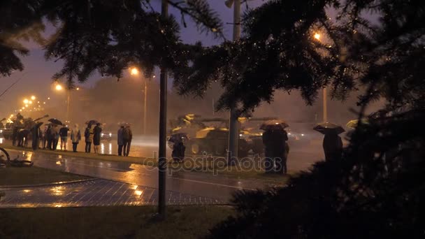 Minsk, Bělorusko červen 30,2017: Zkouška z vojenské přehlídky tanků s houfnice — Stock video