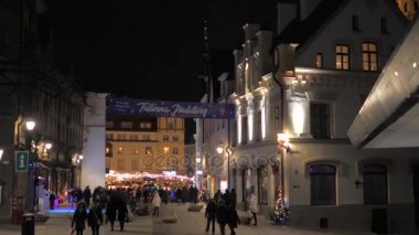 Tallinn, Estonya-Aralık 25,2017: Neşeli Noel pazarı sadece hareket