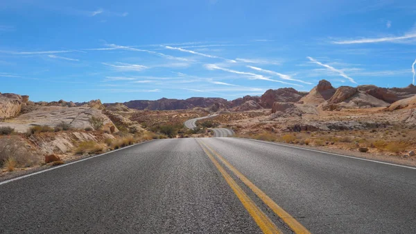 Görünümü, sarma yol geçen Hills Milli Parkı, Red Rock Canyon, Nevada