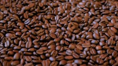 Kahve taneleri arka plan, yakın çekim döndürme yığın fasulye 4 k döne döne