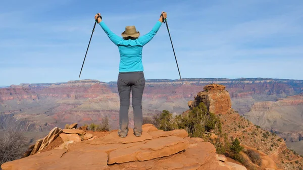 Gözlem noktası ve silah için Grand Canyon Hiking kadın