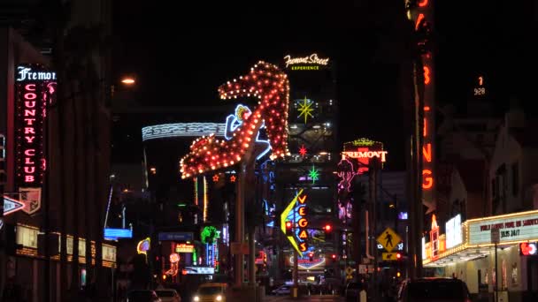 Las Vegas, Nevada États-Unis-19 novembre 2017 : Les néons nocturnes de la ville — Video