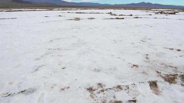 Pan Salt Valley en el desierto en el lugar del mar seco o lago — Vídeos de Stock