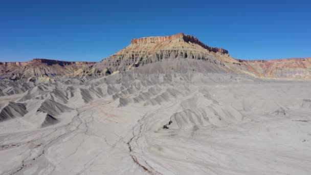 Factory Butte Of Steel Grey Mudstone Mountains In Canyon Valley Aerial View — Stock video