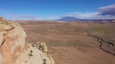 Batı Utah Kuru Çöl Hava Manzarasında Kilise Kayası Heykeli Bej Rengi