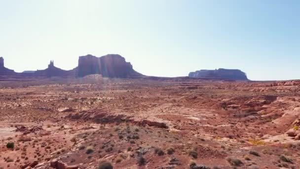 Μνημεία Valley στην Αριζόνα και Utah Famous Sunny American Desert Aerial View — Αρχείο Βίντεο