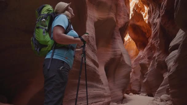 Hiker Looks Around In A Amazing Deep Green Canyon With Orange Rocks — Stock Video