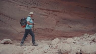 Turist Turist Turist Turuncu Taşlı Çöl Kanyonunda Yürüyüşü