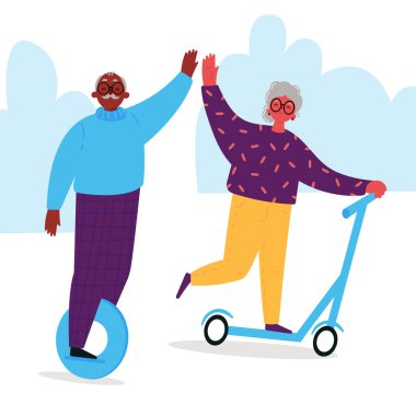 Yaşlı çift scooter ve elektrikli tekneye biniyor. Aktif yaşlılık. Eski eş ve koca hafta sonunu birlikte geçiriyorlar. Hayat boyu öğreniyorlar.