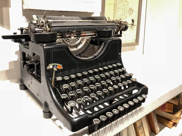 Uma Máquina Escrever Antiga Vintage Máquina Escrever Closeup Foto — Fotografia de Stock