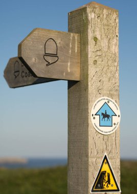 ahşap patika işareti yazı